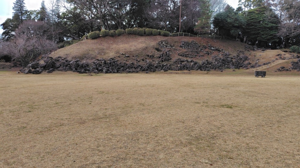 二の丸から本丸を望む